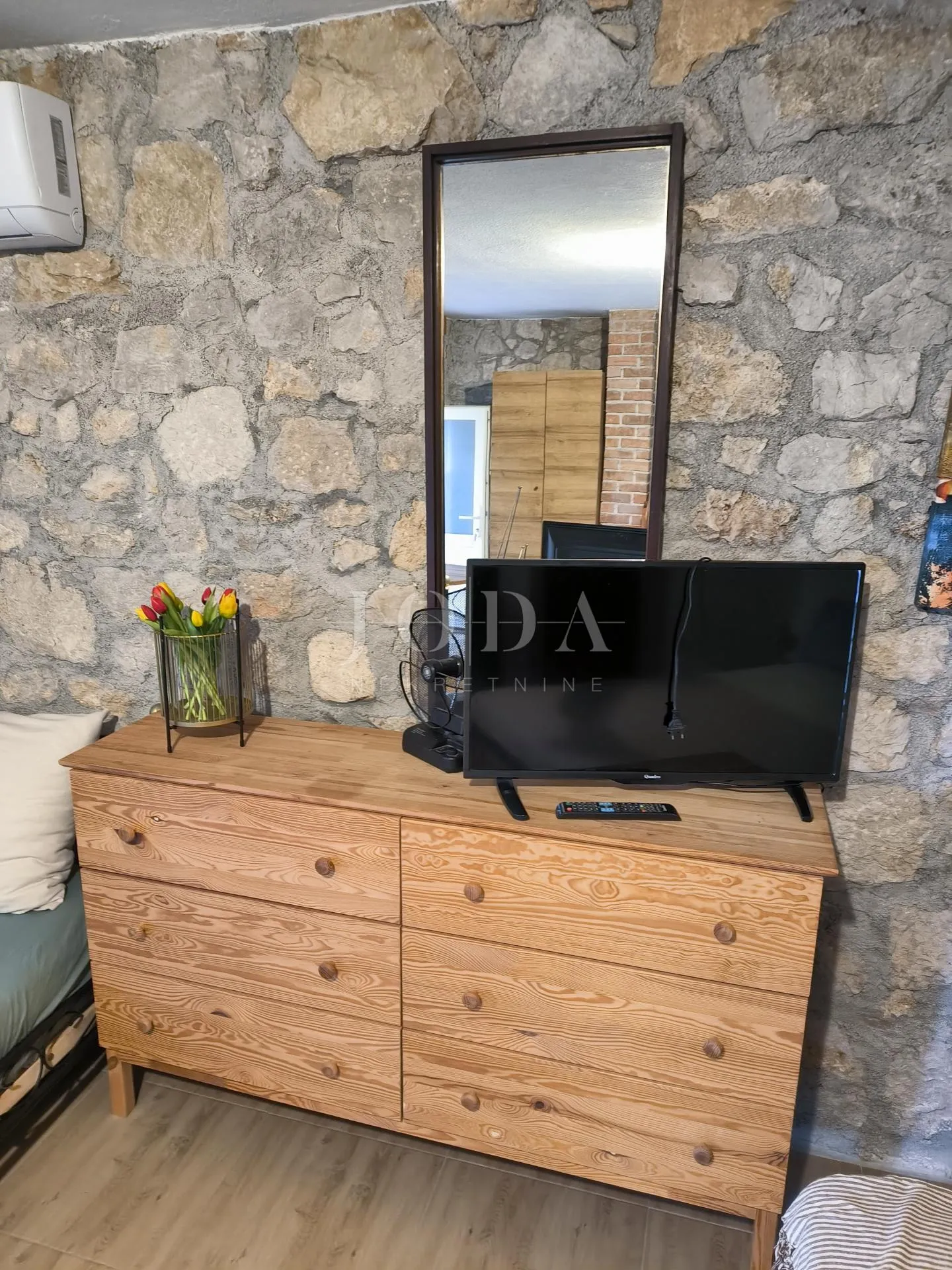 kuća sa dva adaptirana apartmana i starina za adaptaciju - slika 16