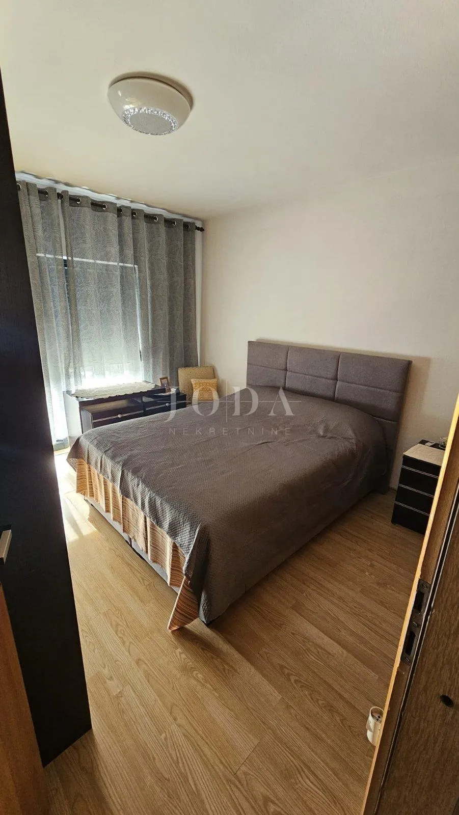 novi vindoolski, stan i dvije garsonjere - slika 13