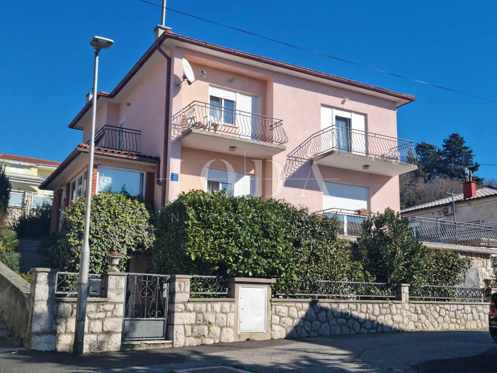 Novi Vinodolski, kuća u blizini centra i mora