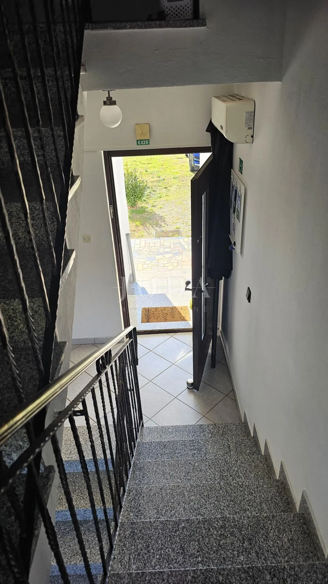 lijepa opremljena kuća sa 4 građ.parcele 4.200m2,loborika - slika 23