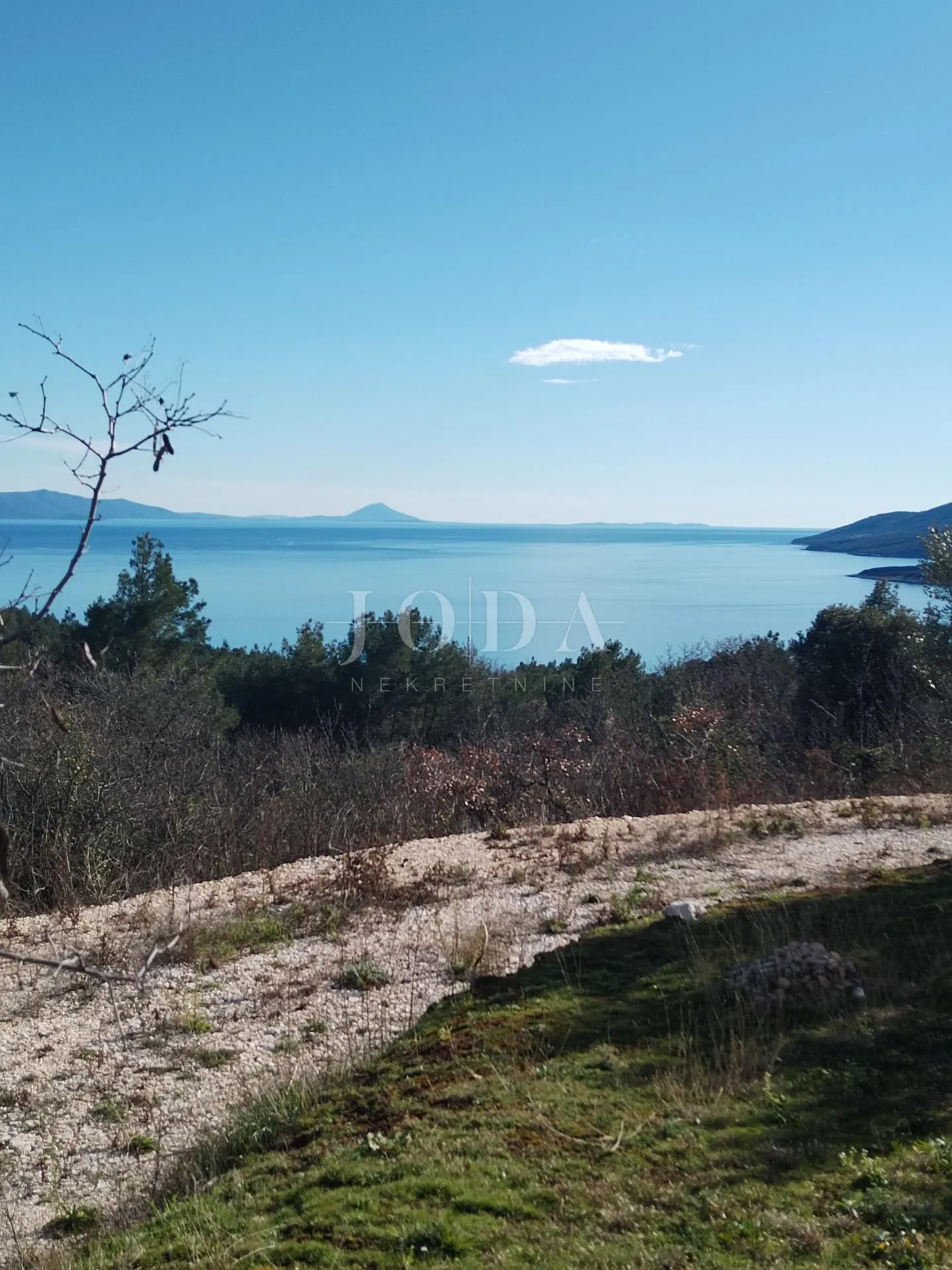 rabac, građevinsko zemljište sa građevinskom dozvolom, projektom i pogledom na more - slika 1
