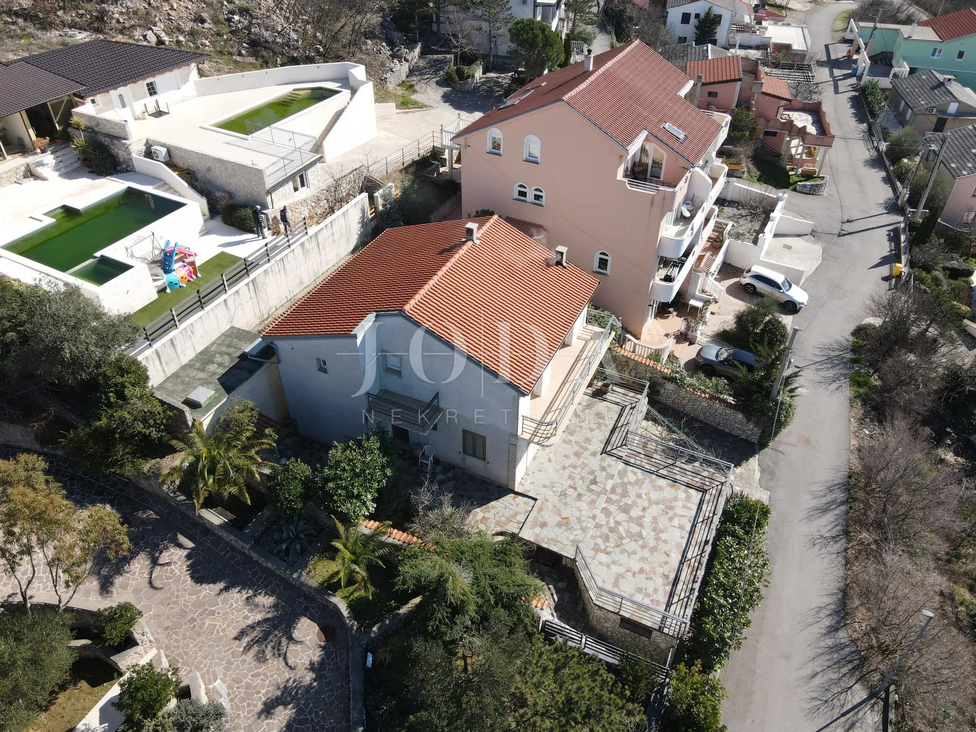 kuća sa 2 stana i panoramskim pogledom - slika 14