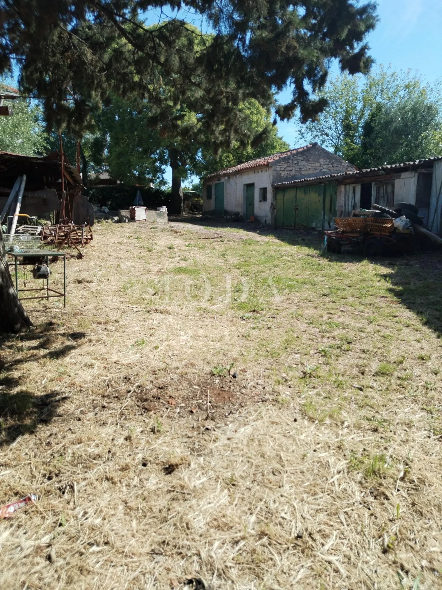 Pula, okolica, građevinsko zemljište sa postojećim objektom - Valtura, Ližnjan