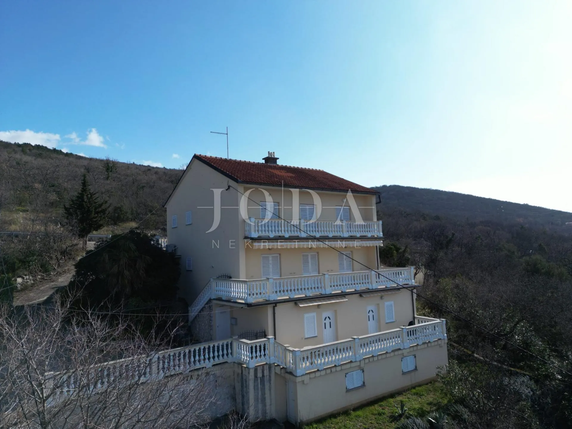 vila sa prekrasnim pogledom - slika 33