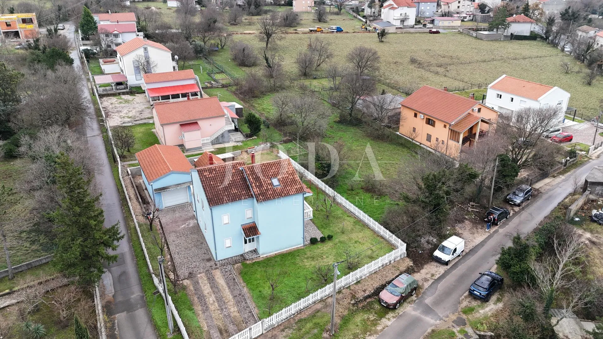 tribalj – građevinsko zemljište u centru, ravan teren, infrastruktura na parceli - slika 9