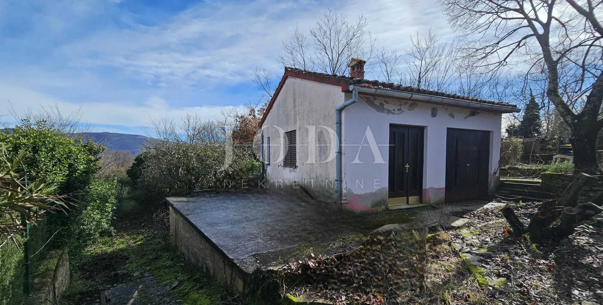 kuća za adaptaciju sa dodatnim objektom i gr.terenom,labin okolica - slika 3
