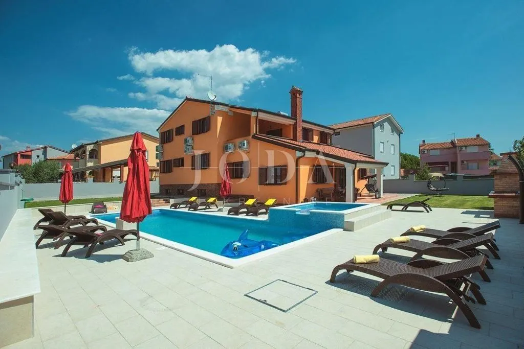 pula, villa sa bazenom i jacuzzijem - slika 2