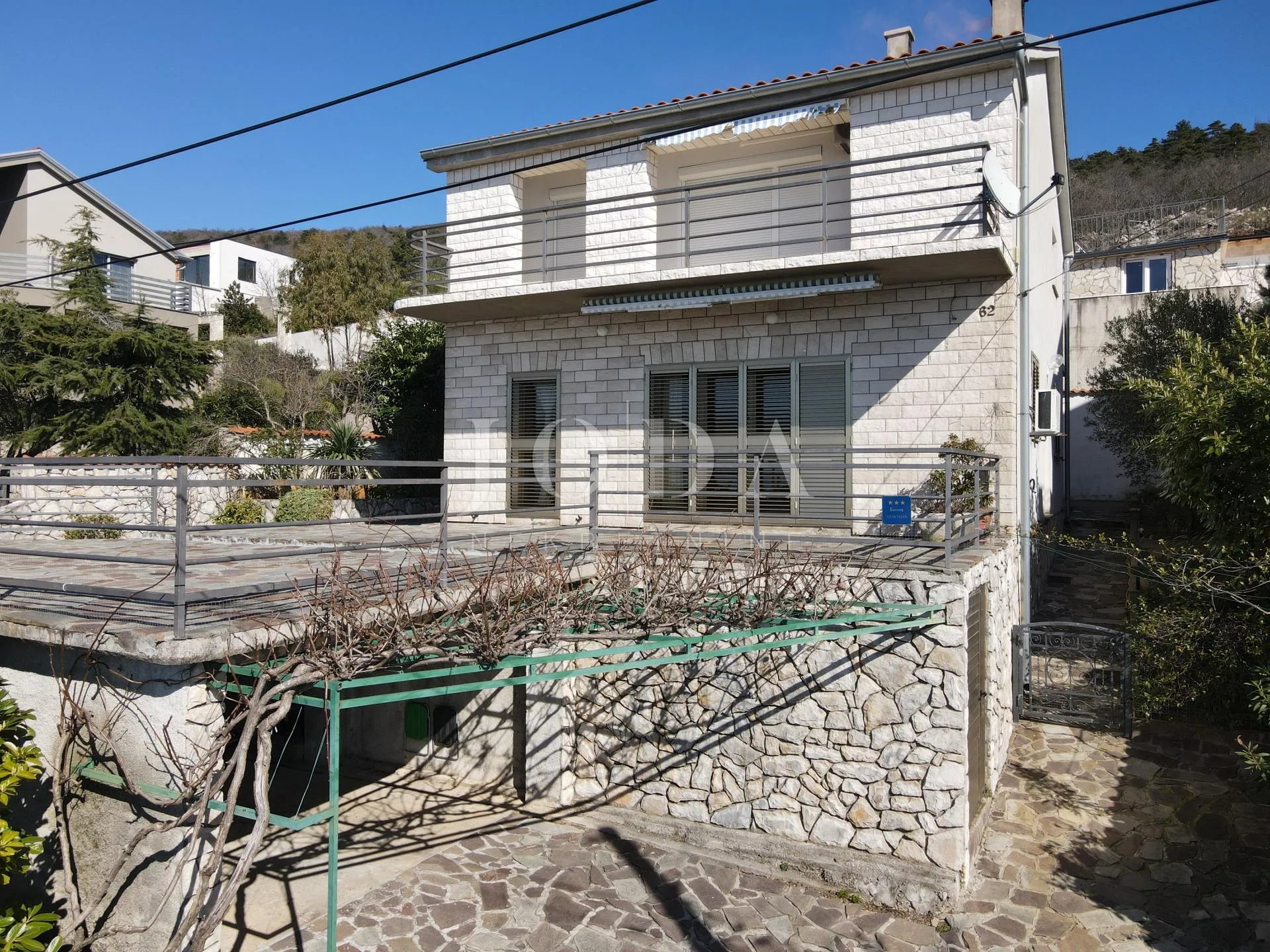kuća sa 2 stana i panoramskim pogledom - slika 4