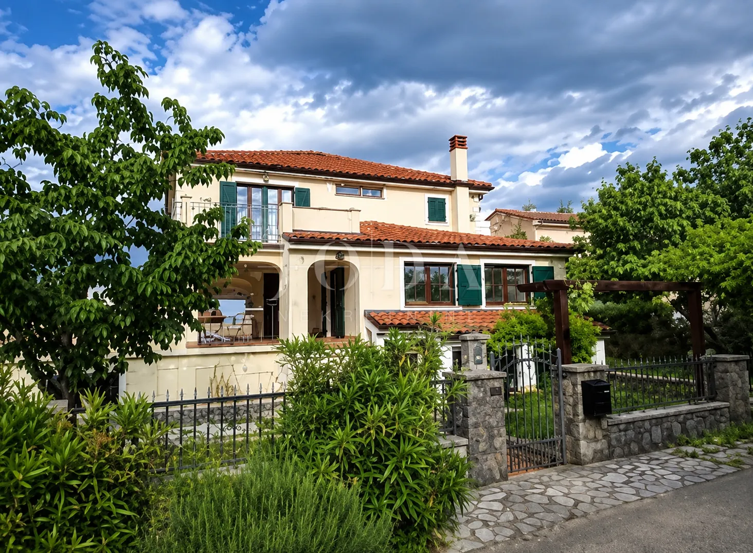 mediteranska vila u dobrinju - slika 1