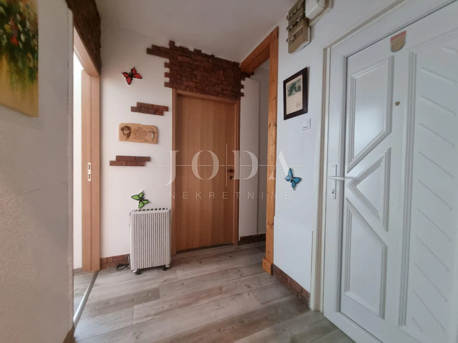 senj, visoko prizemlje, pogled na more - slika 9