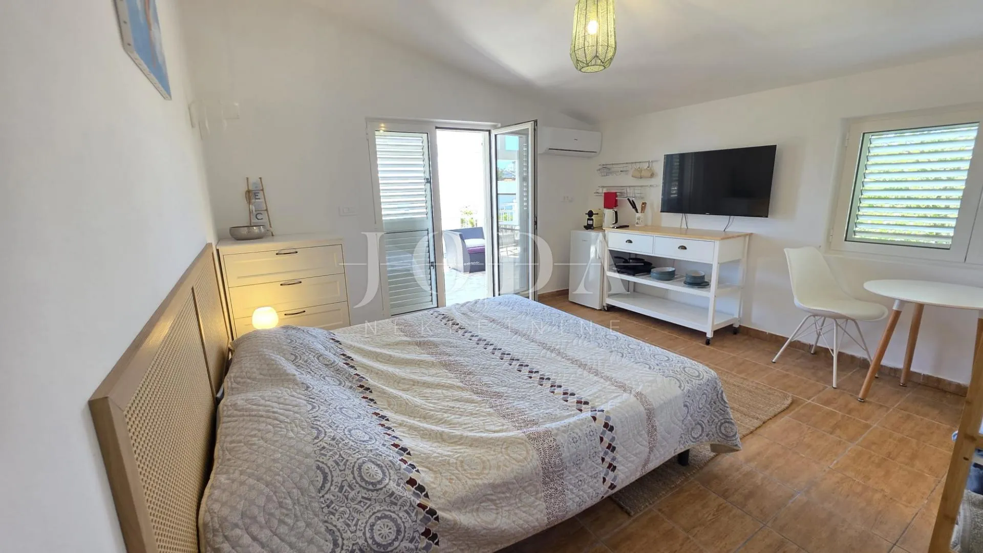 cesarica kuća sa 6 apartmana 1.red do mora - slika 27
