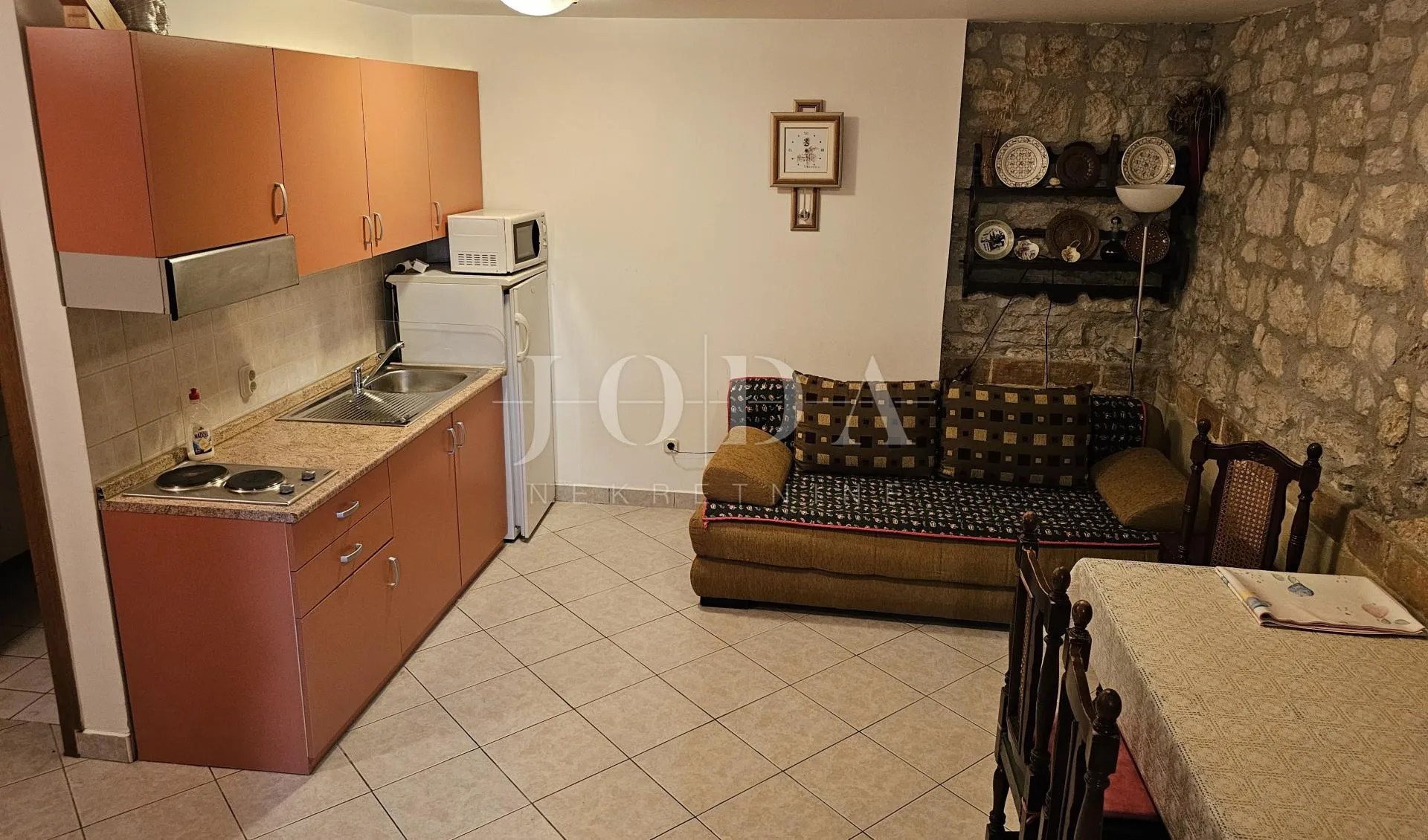 kuća u nizu sa 4 apartmana i balkonom,vrsar centar - slika 4