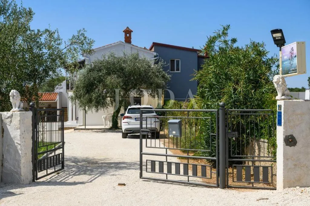marčana, duga uvala, okolica, kamena kuća sa bazenom i građevinskom parcelom - slika 20