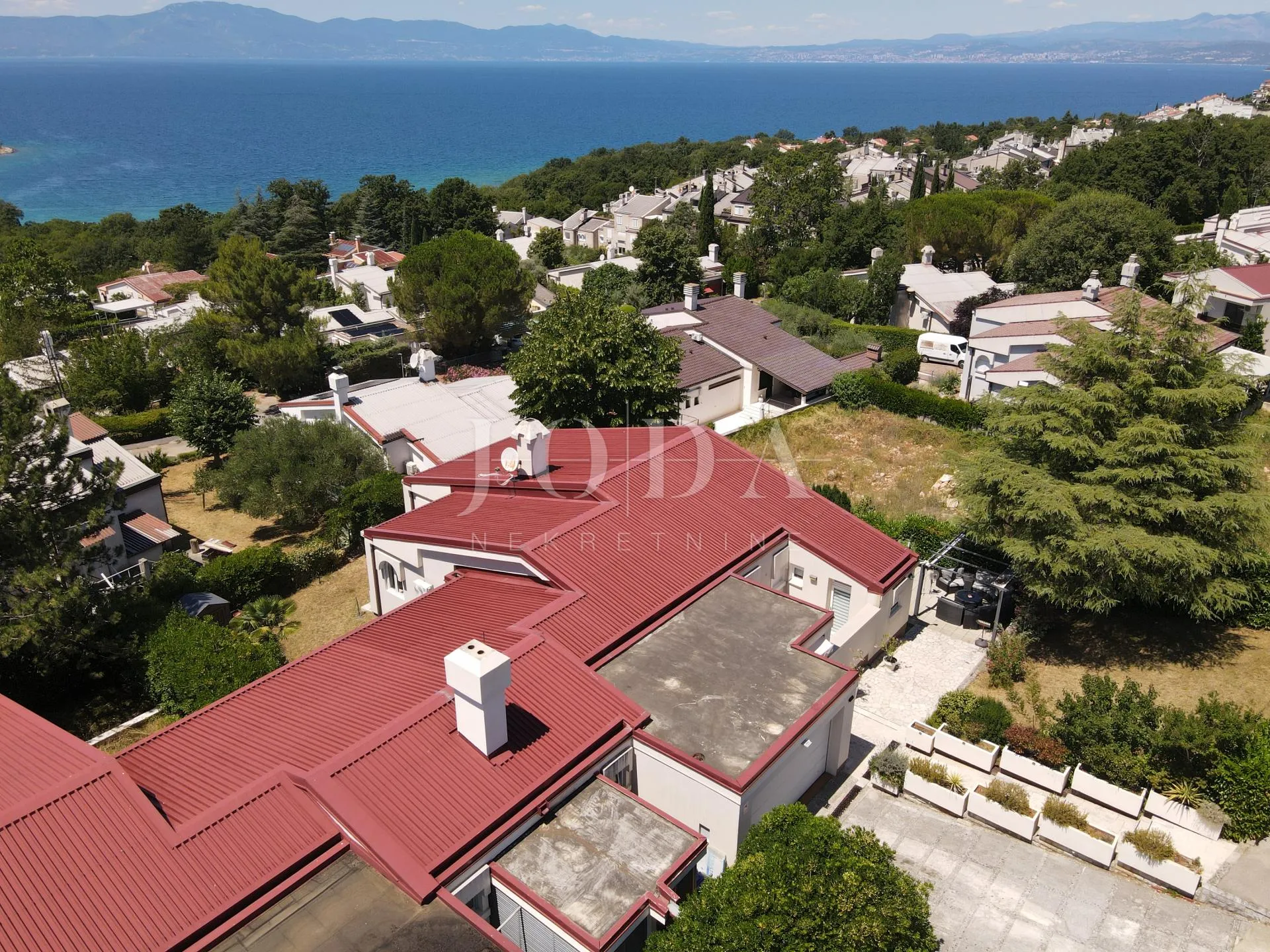 otok krk prizemnica sa garažom i lijepom okućnicom - slika 27