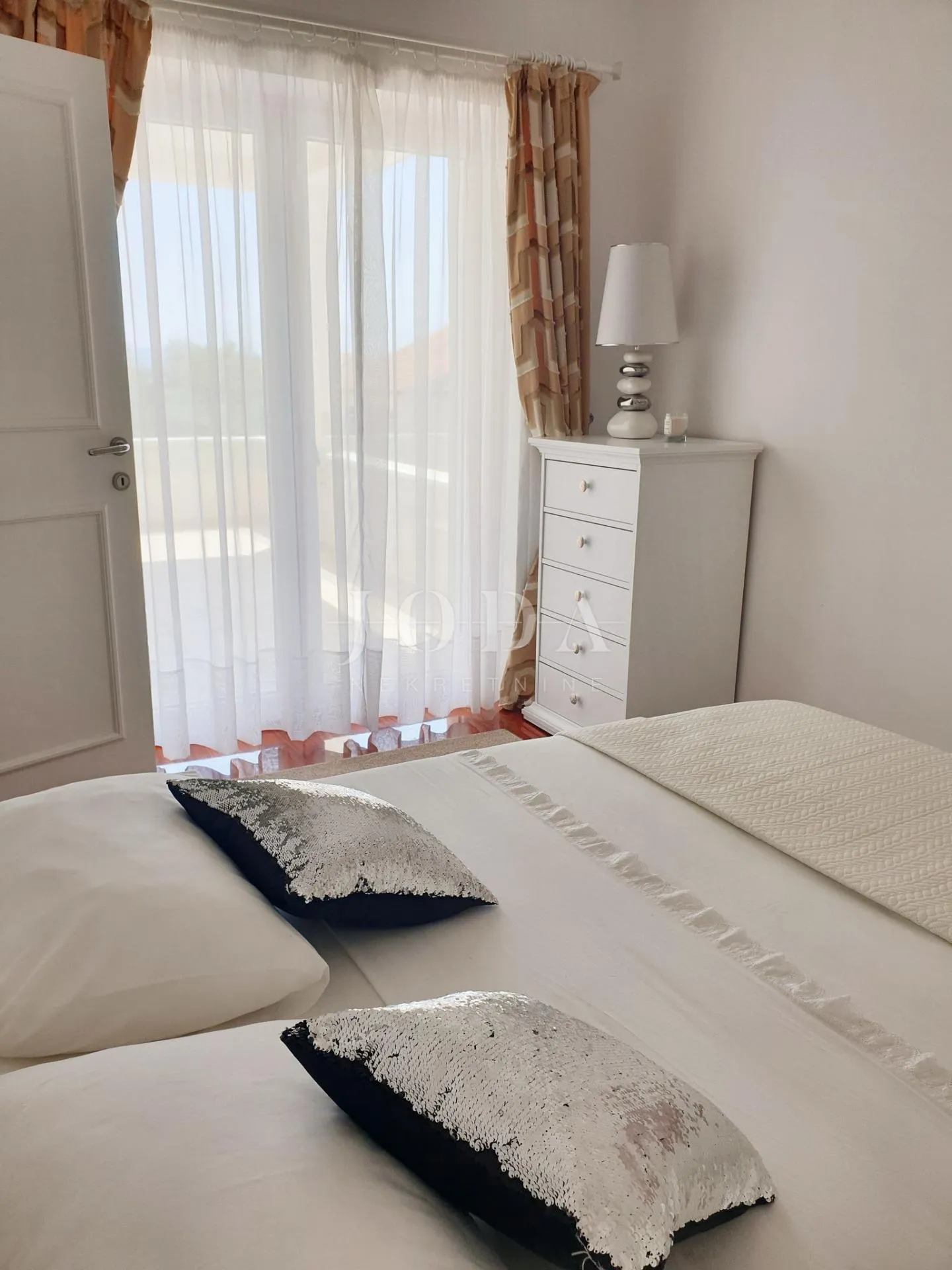 dramalj, kuća sa tri stana na odličnoj lokaciji - slika 12