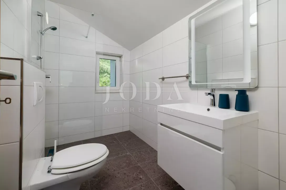 tribalj kuća 600m2 sa bazenom - slika 37