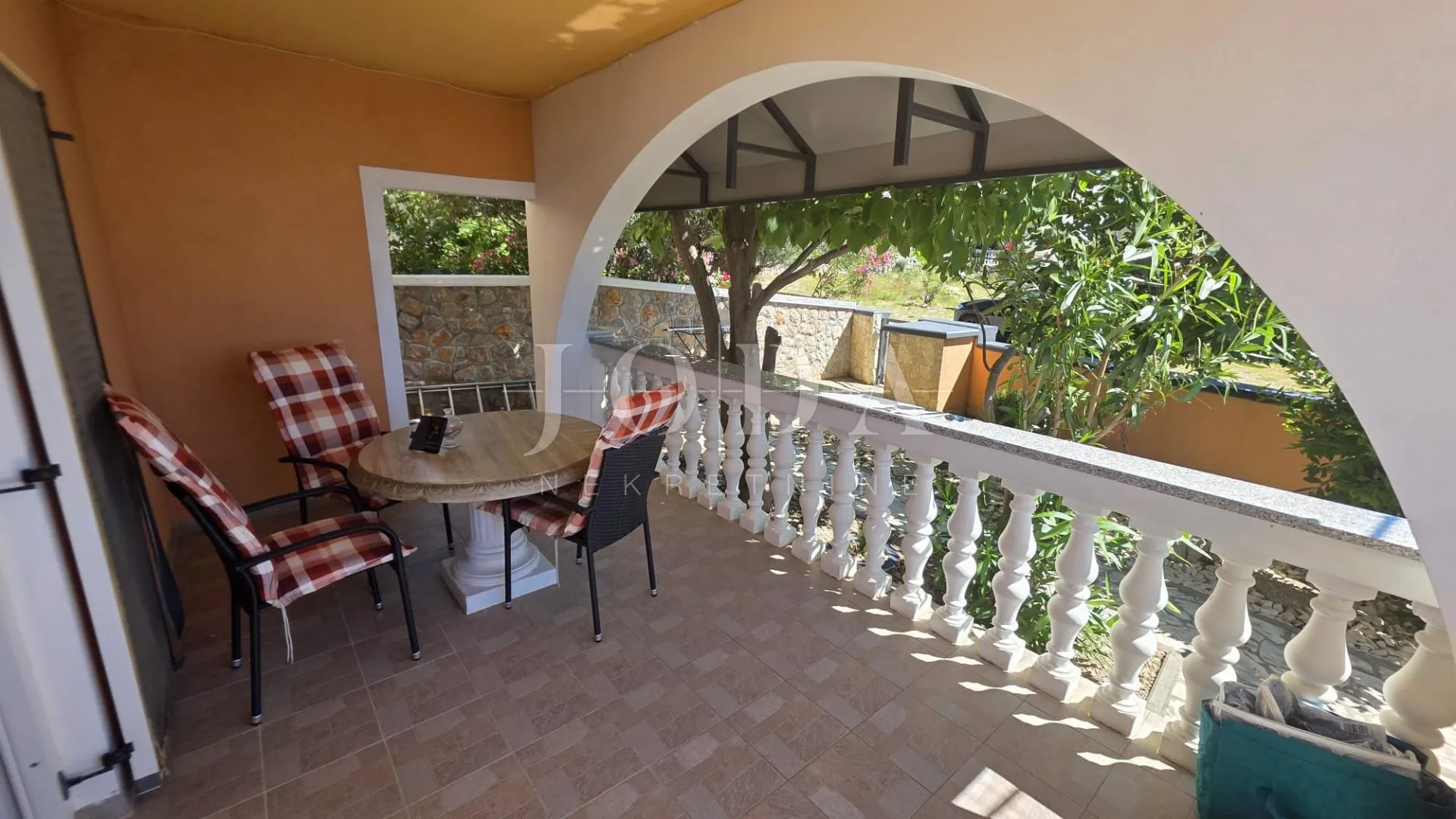 cesarica apartman sa okućnicom blizu mora - slika 5