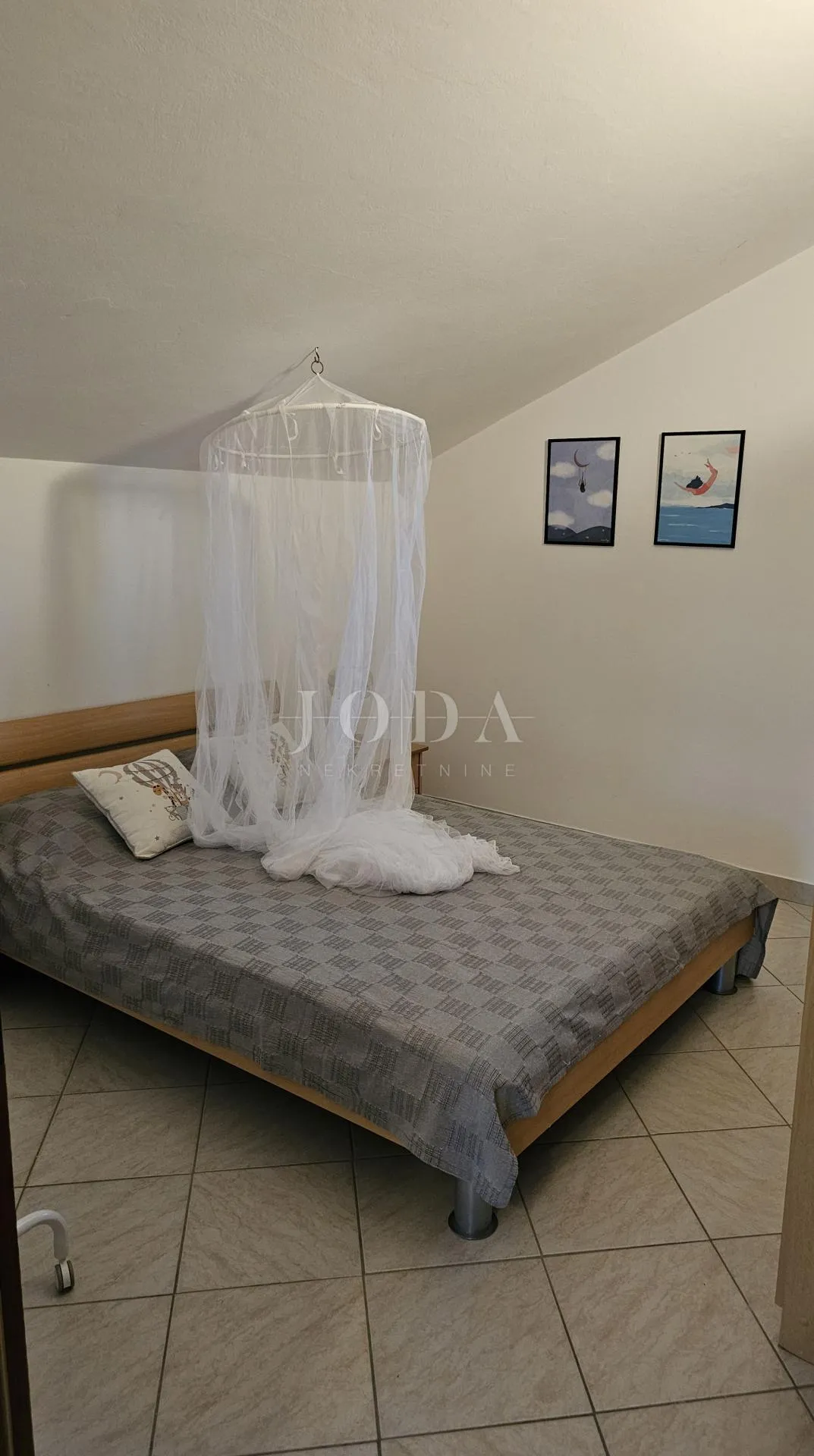lijepa opremljena kuća sa 4 građ.parcele 4.200m2,loborika - slika 16