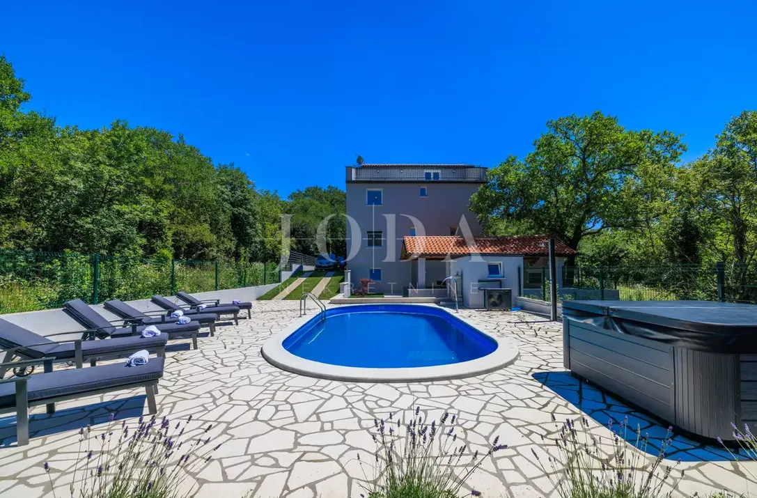 tribalj kuća 600m2 sa bazenom - slika 2