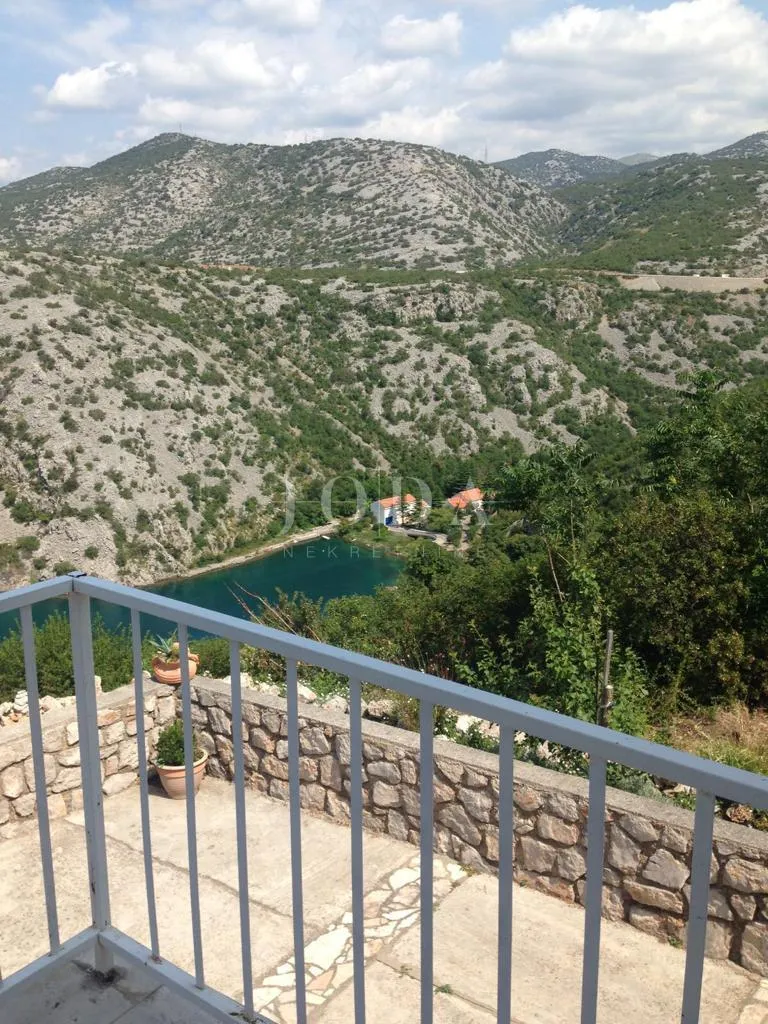 klenovica kuća sa tri jedinice - slika 43