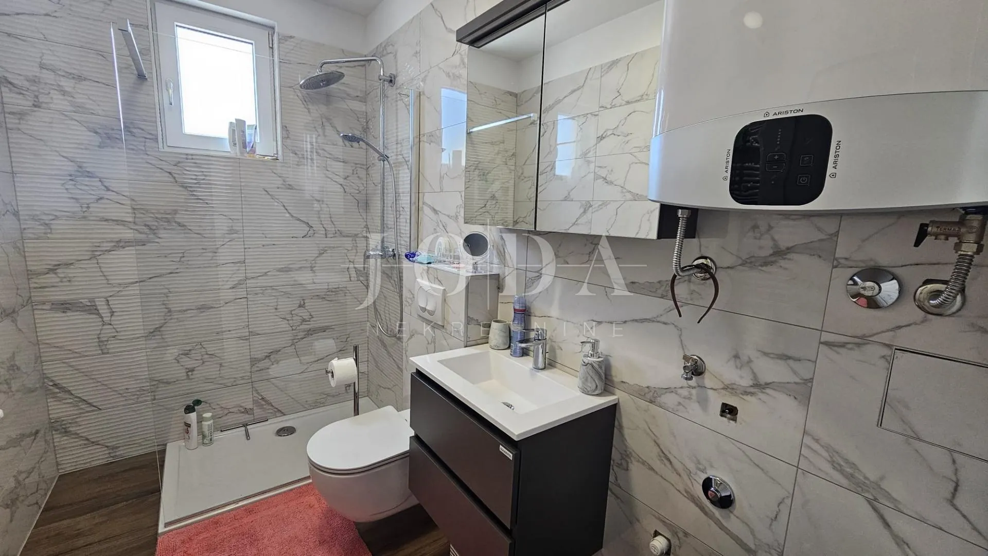 dramalj penthouse sa garažom i zasebnim apartmanom - slika 23