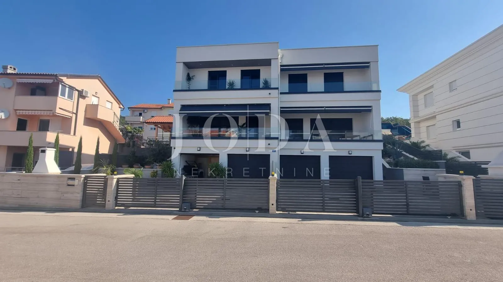crikvenica dvojna kuća sa bazenom - slika 17