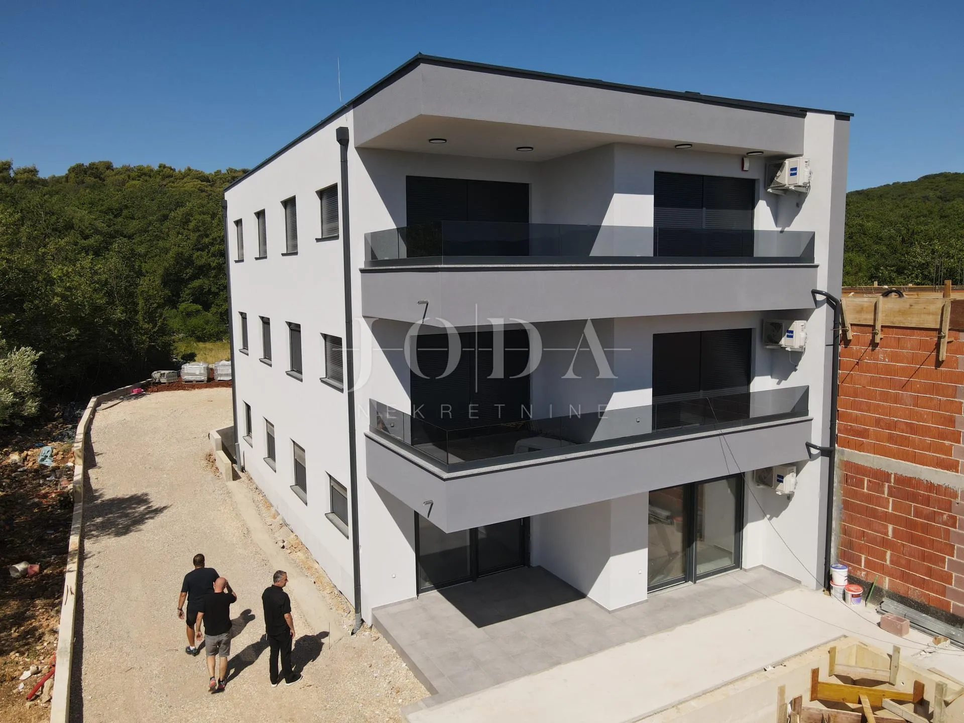 otok krk vrbnik stan sa bazenom u novogradnji - slika 3