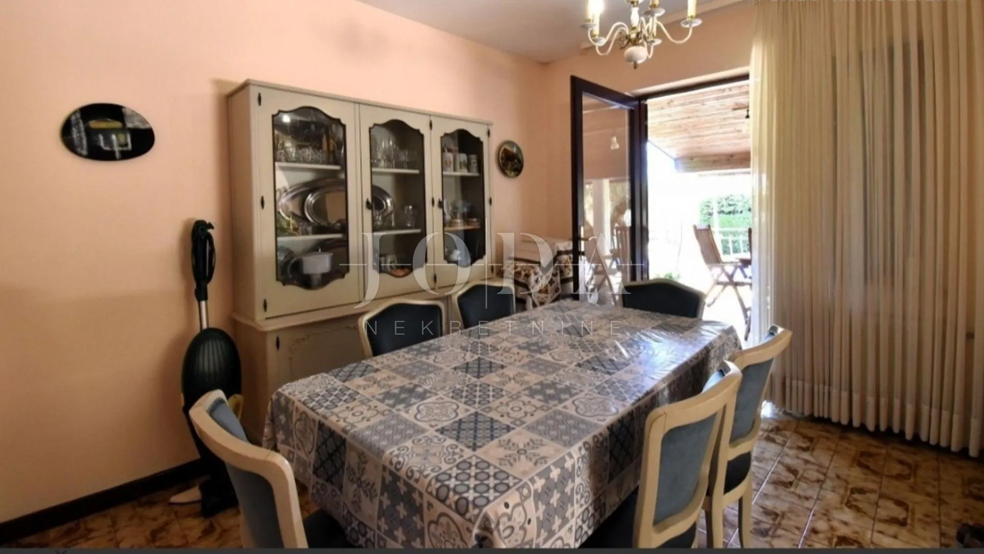 lijepa kuća sa 3 stana,bazenom i gr.terenom,poreč okolica - slika 6