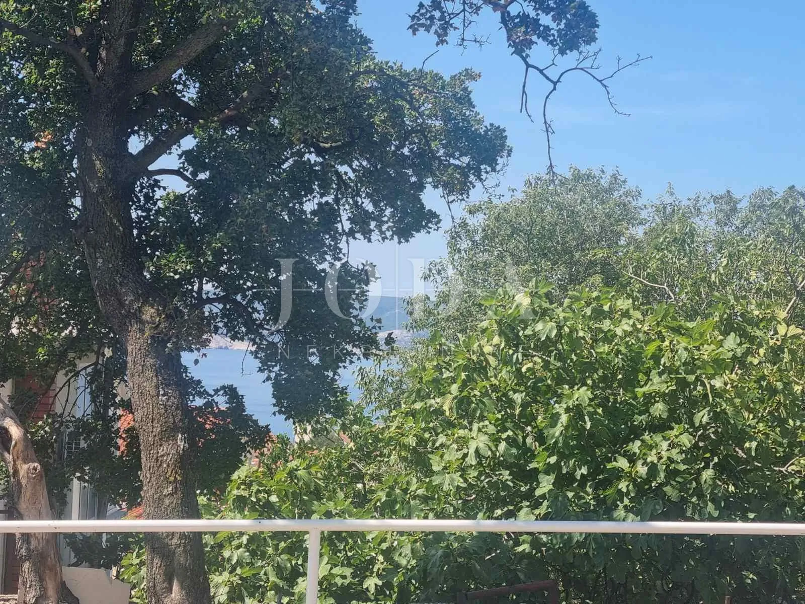novi vinodolski, kuća sa tri stana i prekrasnim pogledom na more - slika 23