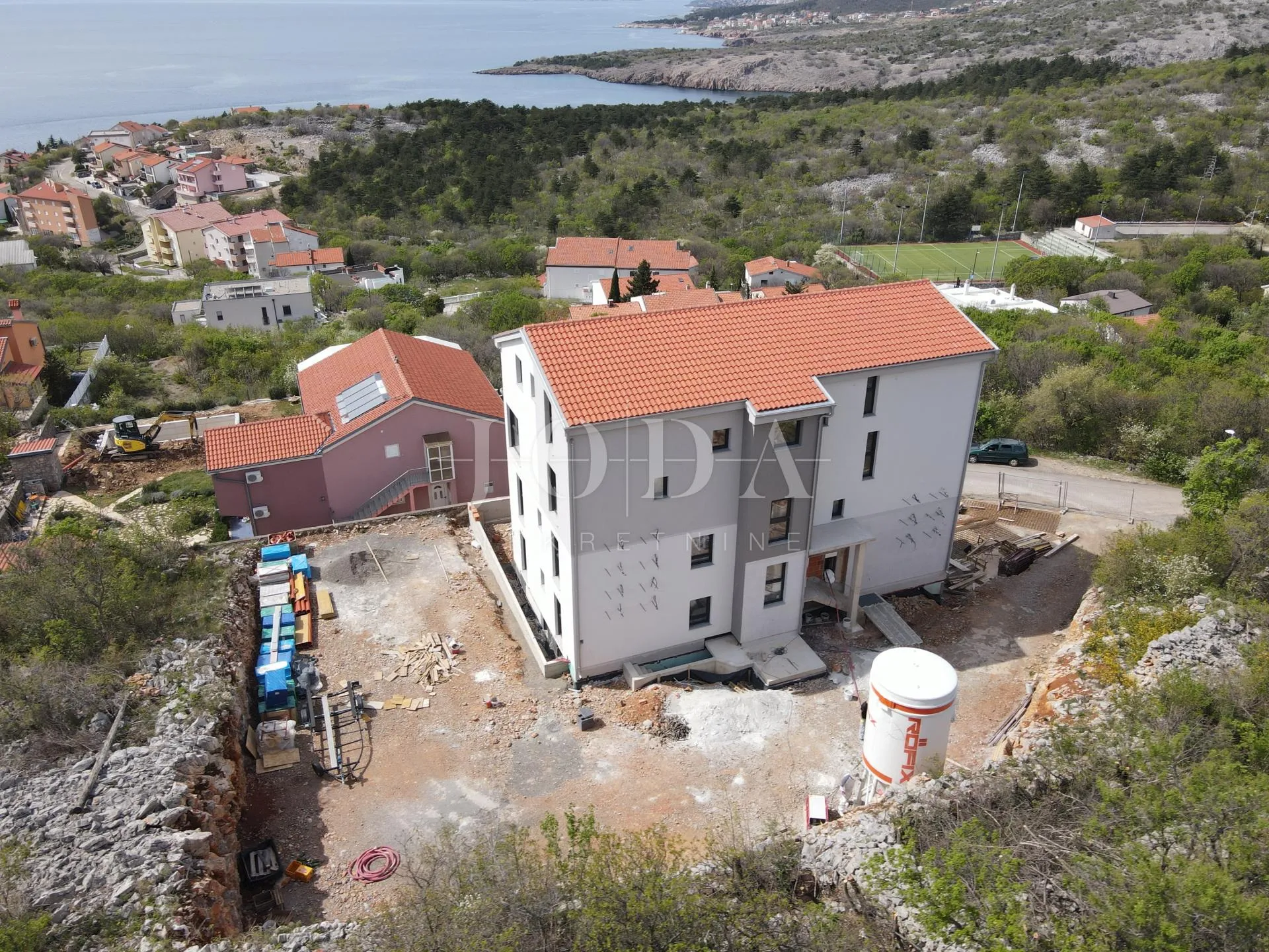 komforan stan s pogledom na more i bazenom - slika 19