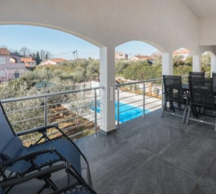 lijepa kuća sa 2stana i 3app,poreč okolica - slika 14
