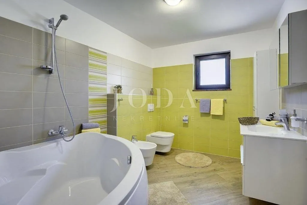 pula, villa sa bazenom i jacuzzijem - slika 43