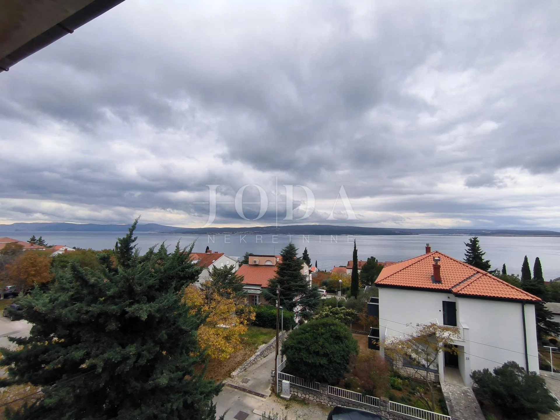apartman blizu mora sa 2 balkona i otvorenim pogledom - slika 6