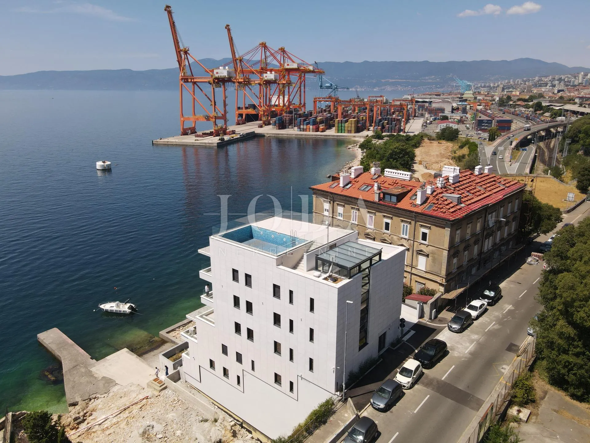rijeka – pećine | luksuzan stan na 4. katu, prvi red do mora - slika 9