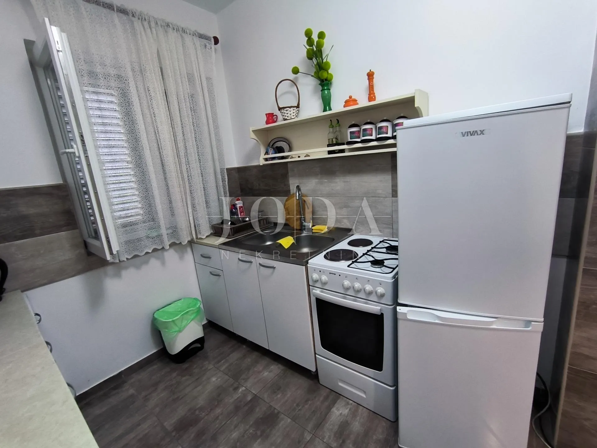 apartman blizu mora sa 2 balkona i otvorenim pogledom - slika 16