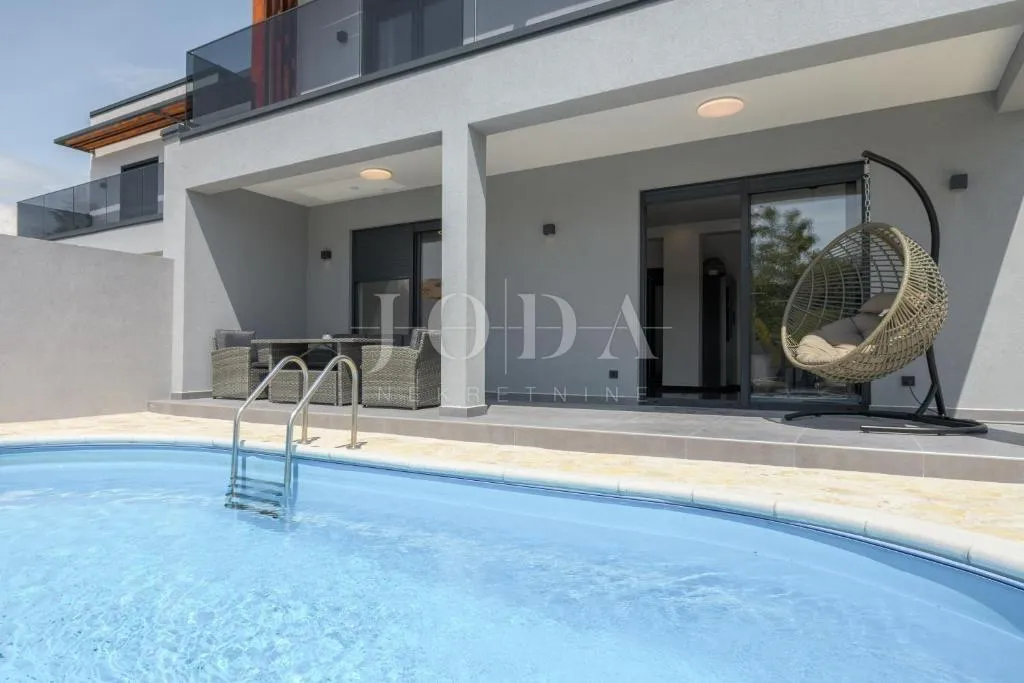 labin, villa sa bazenom na odličnoj lokaciji - slika 3