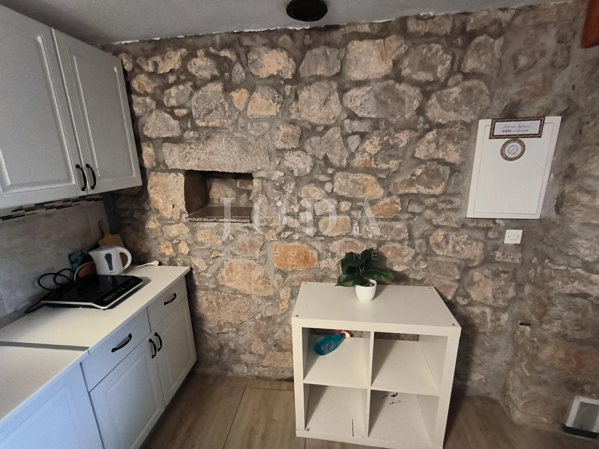 kuća sa dva adaptirana apartmana i starina za adaptaciju - slika 25
