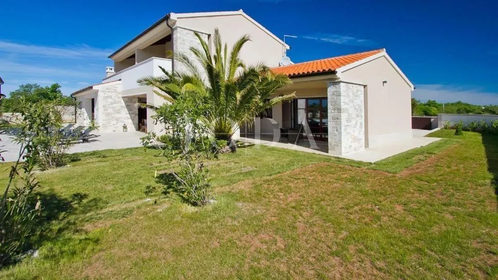 svetvinčenat, okolica, prekrasna villa sa bazenom - slika 14