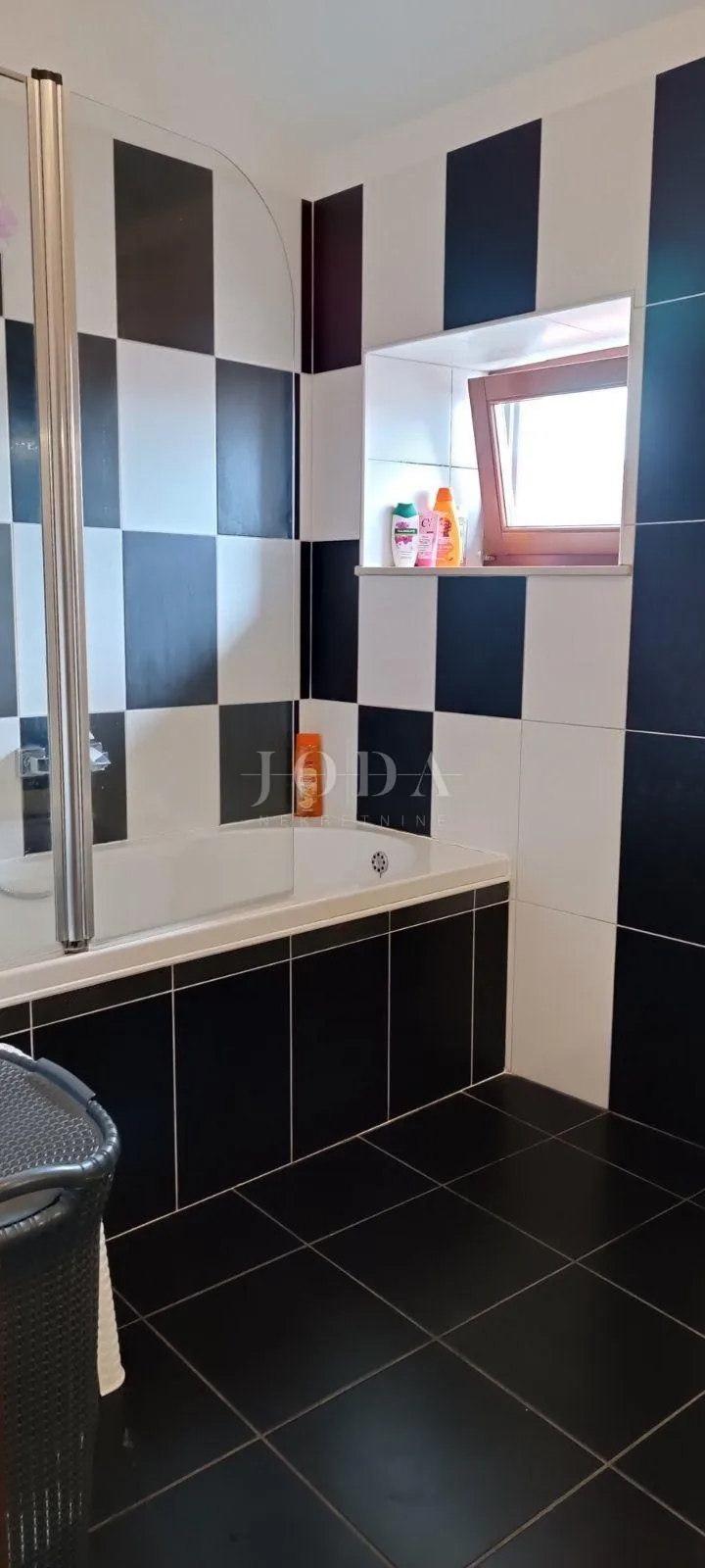labin, kuća sa tri stambene jedinice u starogradskoj jezgri - slika 31