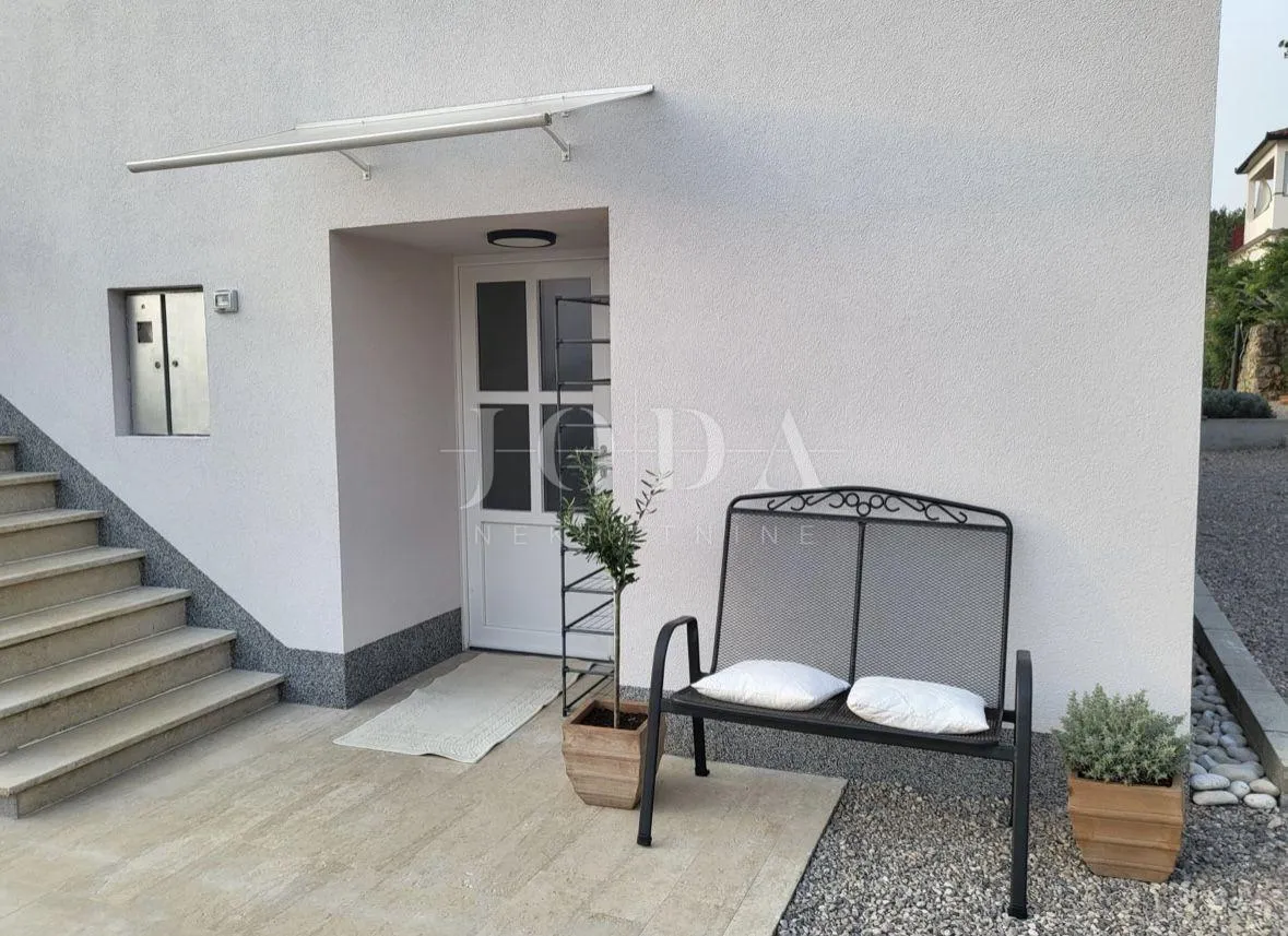 labin, okolica, kuća sa dva stana, bazenom i otvorenim pogledom na more - slika 20