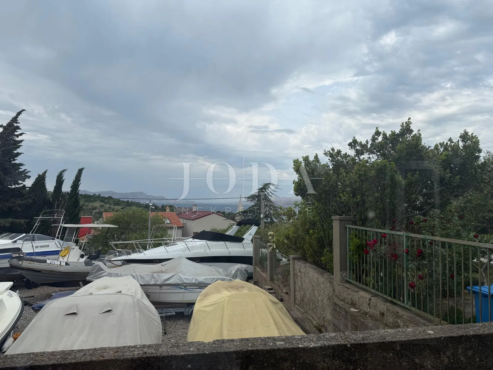 senj, kuća u nizu s terasom i pogledom na more - slika 3