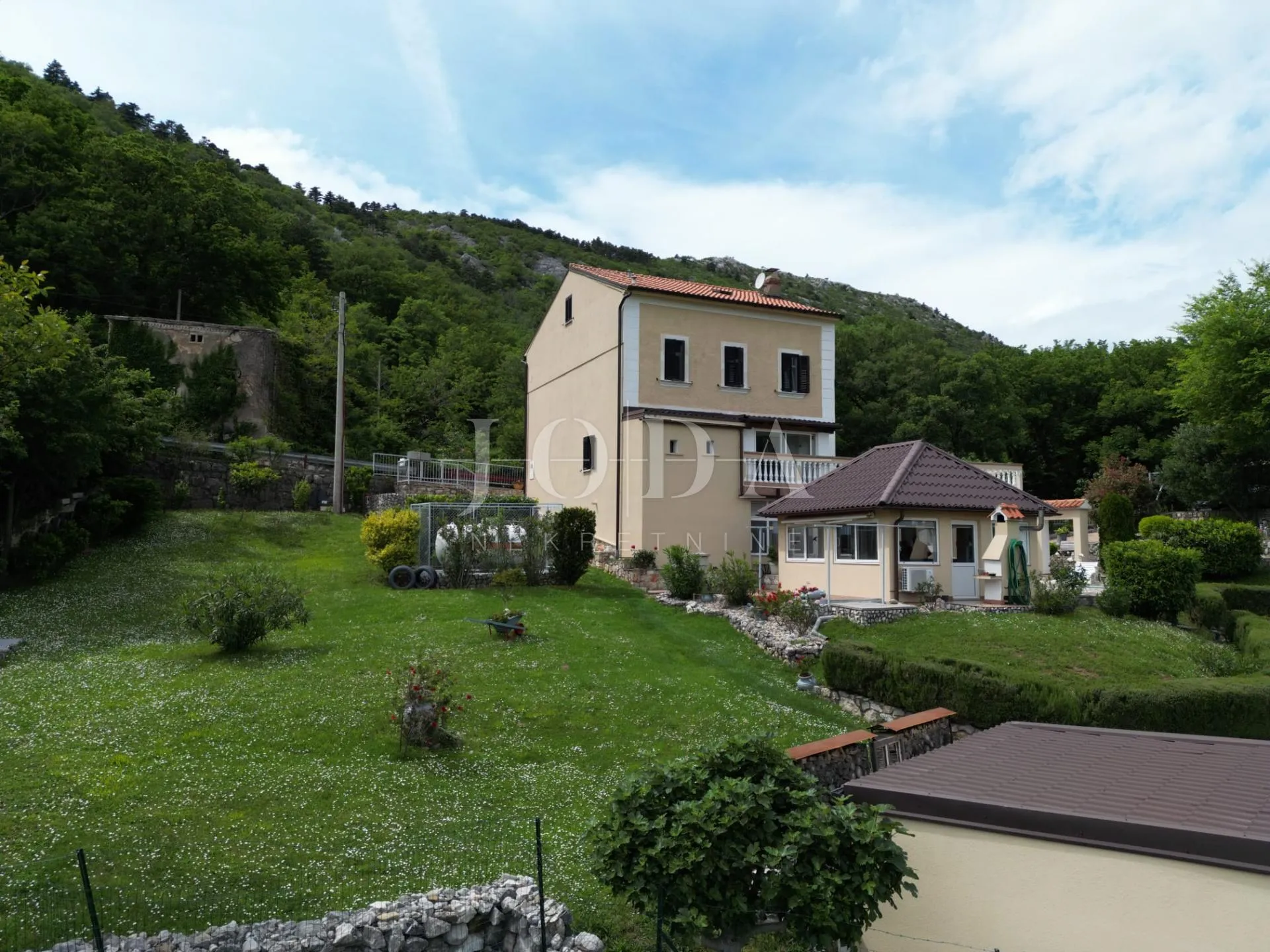kuća sa 3000m2 zemljišta - slika 7
