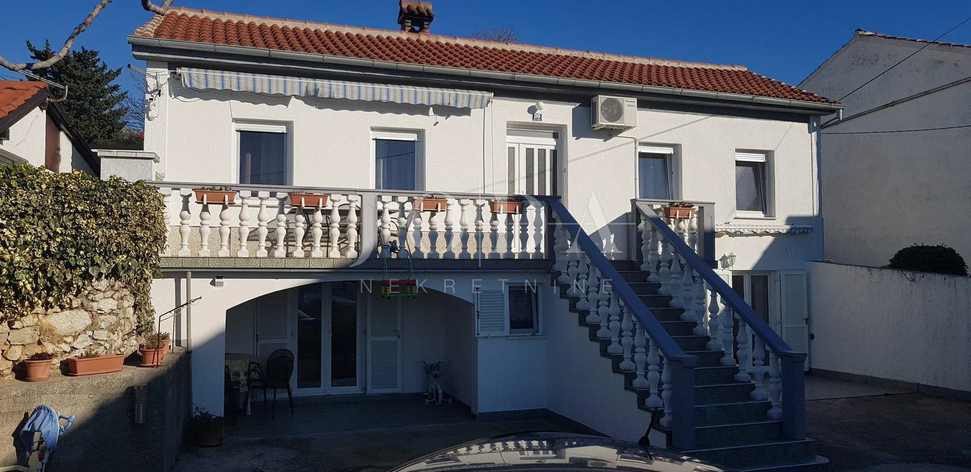 jadranovo kuća sa tri stana - slika 3
