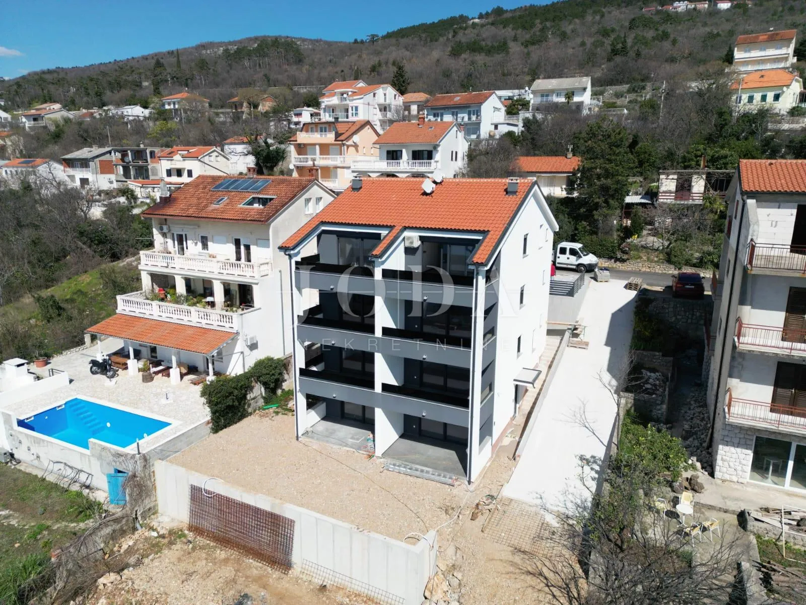 dramalj dvoetažni stan u novogradnji - slika 16