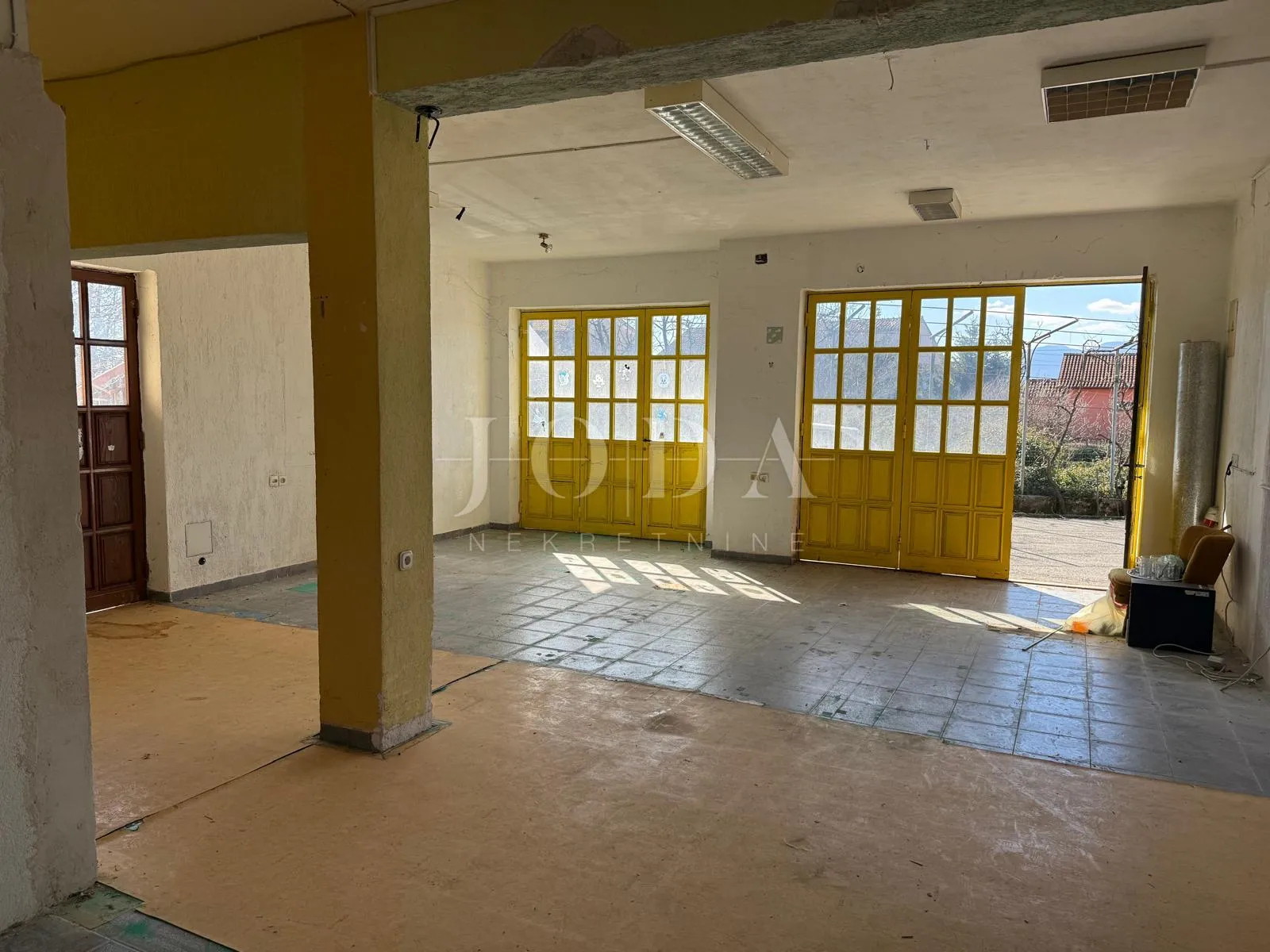 dvojna kuća s poslovnim prostorom i garažom - slika 26