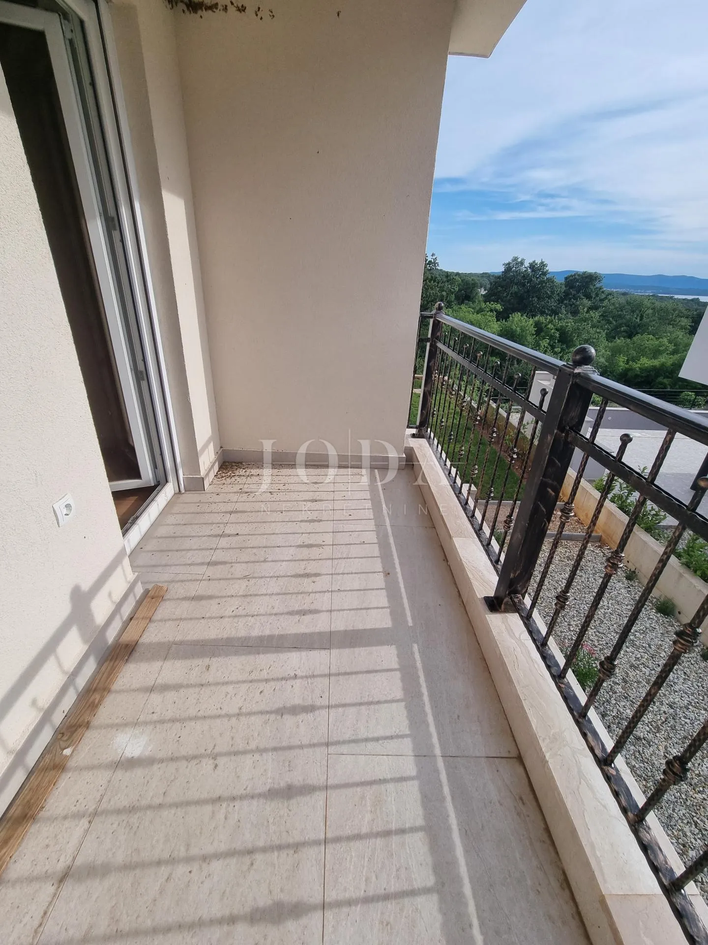 stan u novogradnji sa 2 balkona pogled more otok krk - slika 13