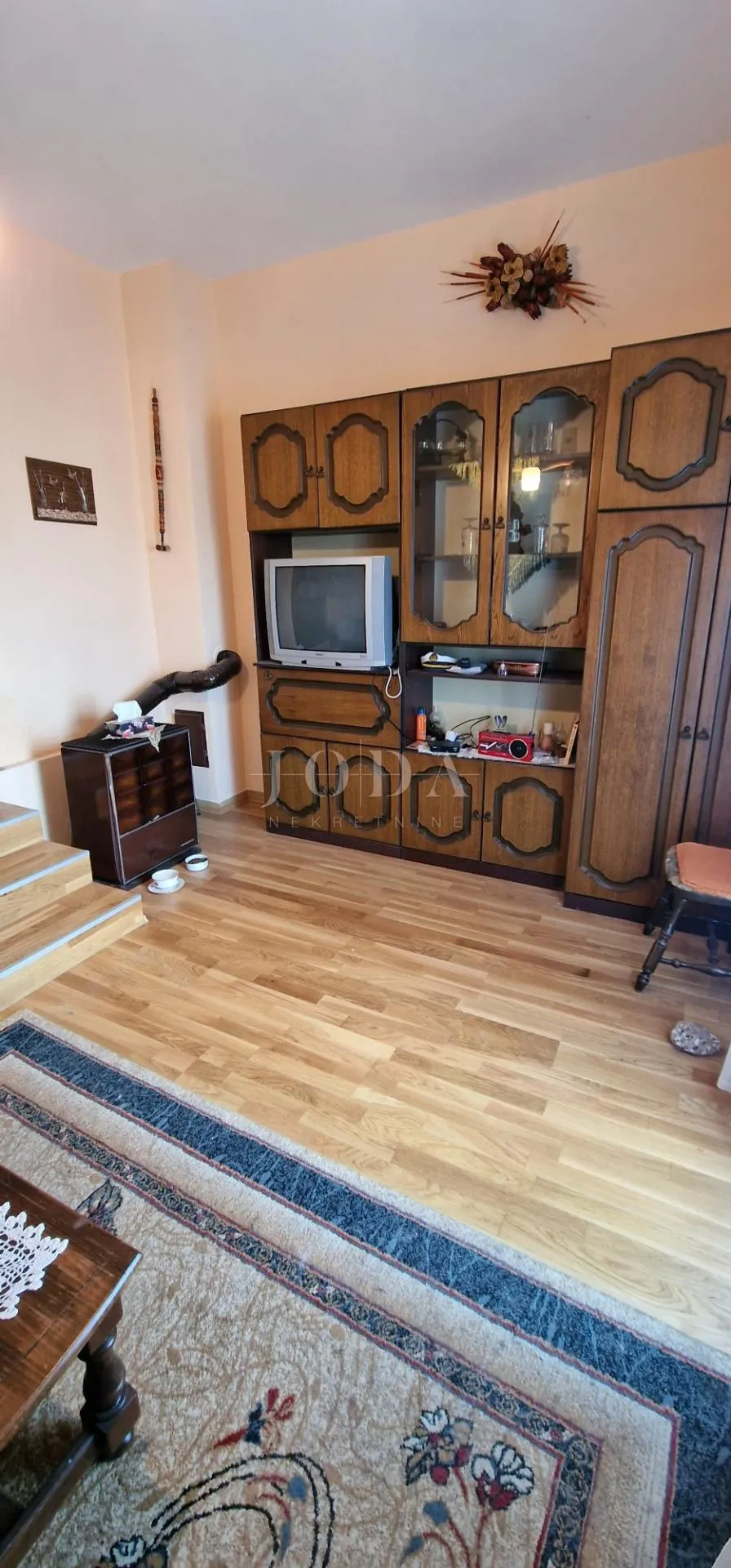 klenovica višetažni stan u dvojnoj kući - slika 2