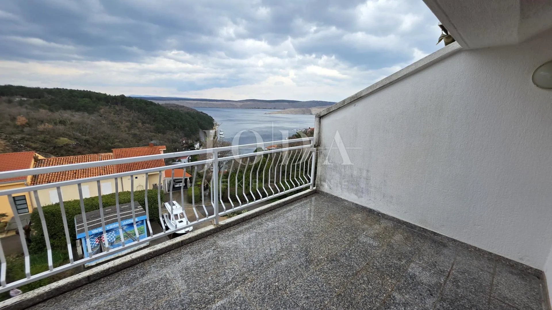 jadranovo dvosobni stan 150m od mora - slika 2
