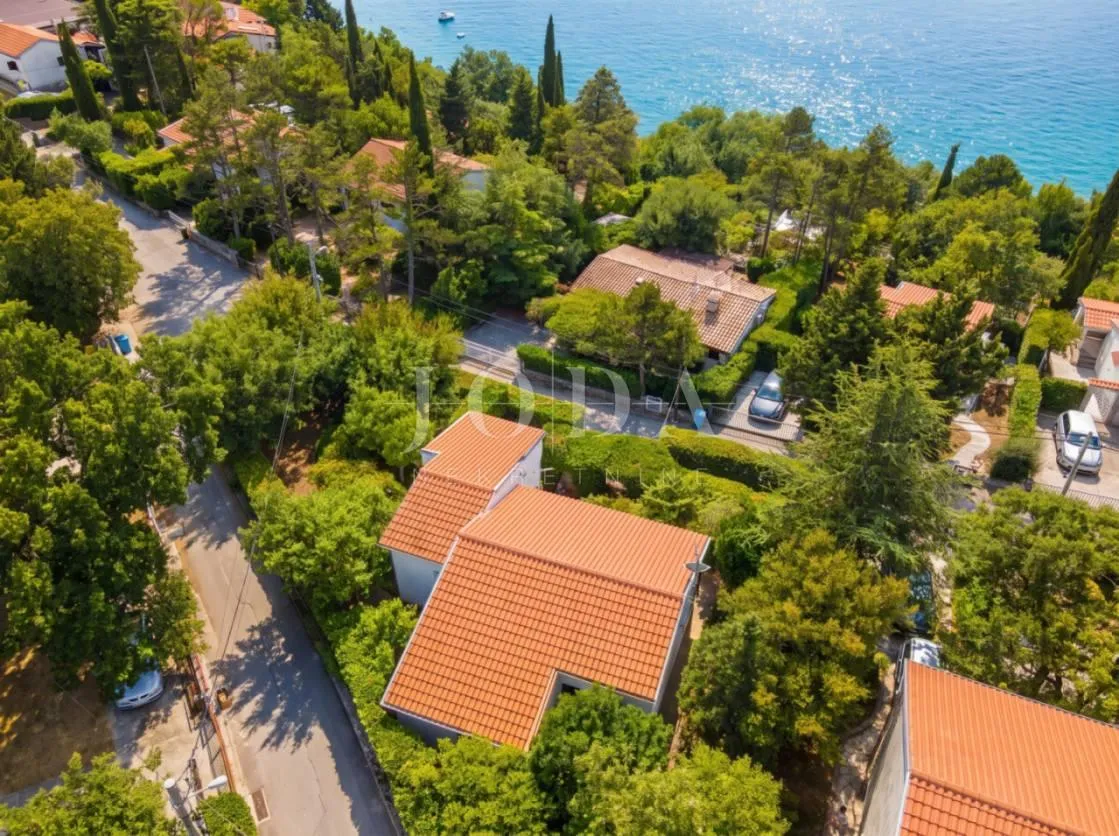 jadranovo, kuća na izvrsnoj lokaciji - slika 1