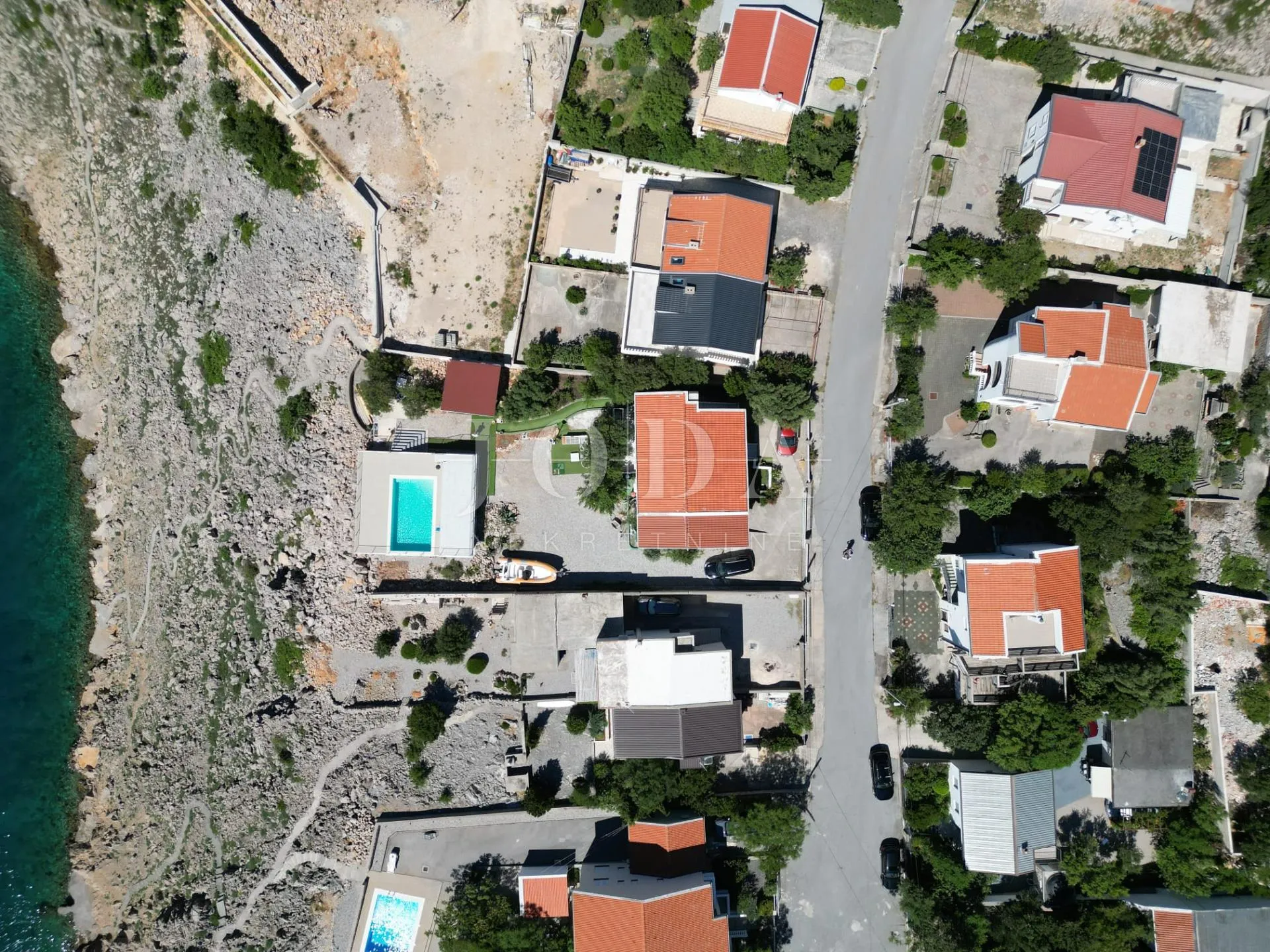 cesarica kuća sa 6 apartmana 1.red do mora - slika 4